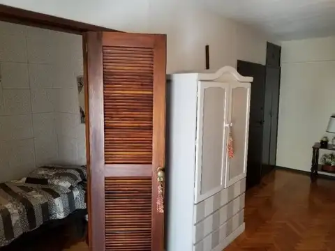 Departamento de una ambiente y medio. Amoblado.