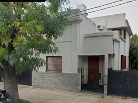 Casa en Venta en La Plata [Cod: 2852-116]