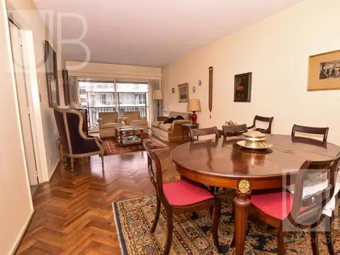 Departamento 4 ambientes con balcón y dependencia