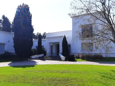 Casa en Venta en Countries y Barrios Cerrados en Luján, USD 795.000