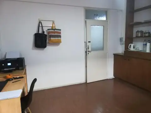 Oficina 2 ambientes con 3 baños