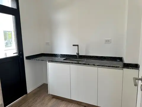 Casa en Alquiler con 2 cocheras