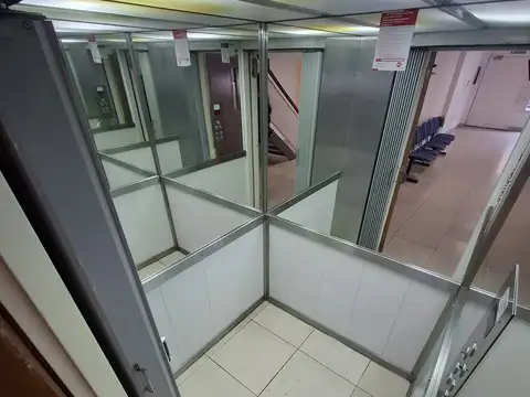 Oficina 20 ambientes con 5 baños