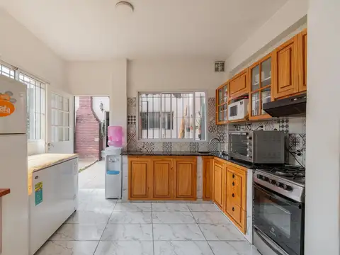 Casa en venta de 4 ambientes con jardín y cochera en Ciudadela