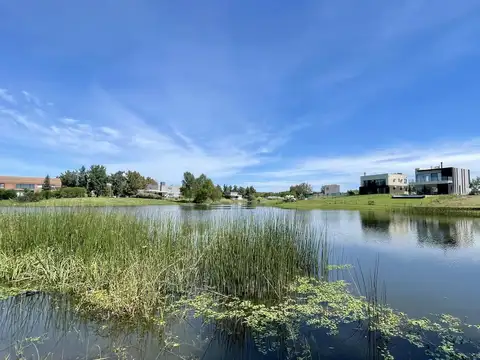 LOTE A LA LAGUNA CENTRAL EN EL CAZAL EN VENTA - NOROESTE
