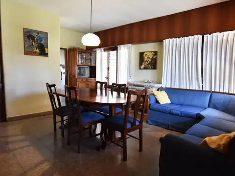 VENTA CASA 4 AMBIENTES CASTELAR SUR + DEPOSITO