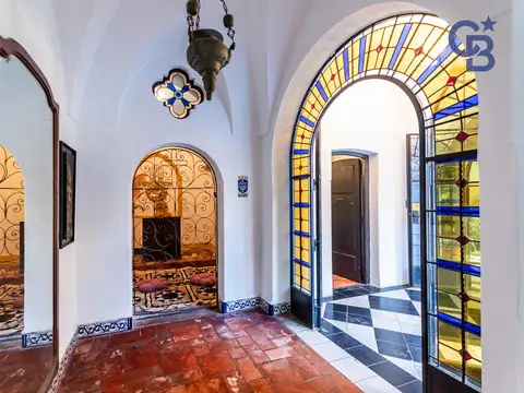 Casa en Alquiler con 2 cocheras
