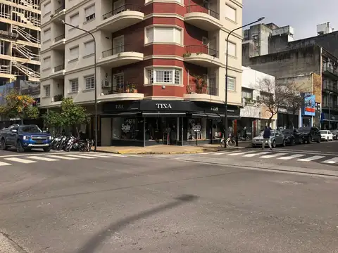 Local en alquiler en La Plata - Calle 8 esq. 47