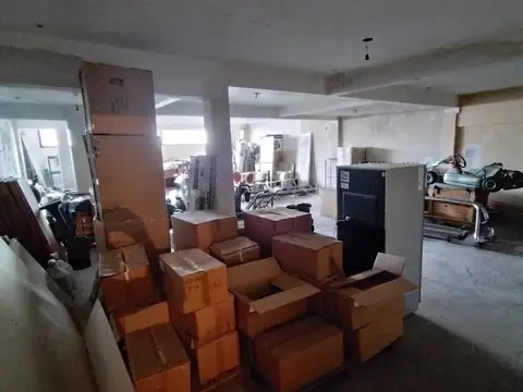 UNICO :: LOCAL 2 PLANTAS :: 1000MT2 :: MONTACARGAS ::