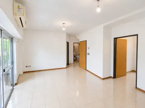 DEPTO. 3 AMB. - SEMIPISO - 74 m² - FRENTE - BALCÓN Y TERRAZA CON PARRILLA - MONTE CASTRO - VENTA