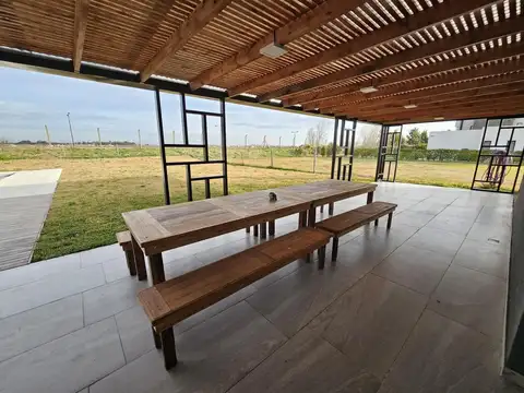 Casa en Venta con 4 cocheras