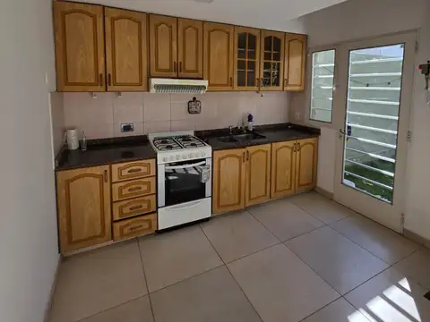 Casa 5 ambientes con 1 baño