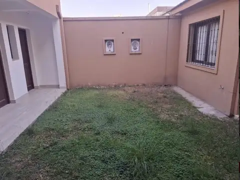 Exc casa 4 dor vta esc/qcho/asad/jard/gge B° U. Católica