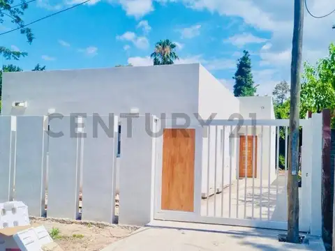 21 A entre 450 y 451. Venta de casa tres dormitorios, City Bell.