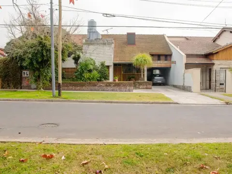 Venta Casa 4 ambientes Barrio Ingles Hurlingam