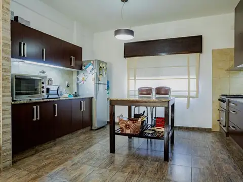 VENTA CASA 4 AMBIENTES HURLINGHAM + PH 2 AMB