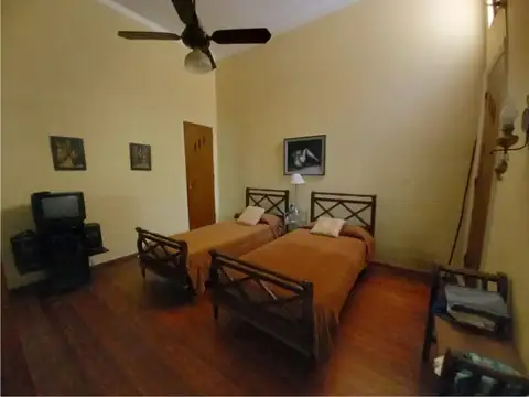 Casa 7 ambientes con 2 baños