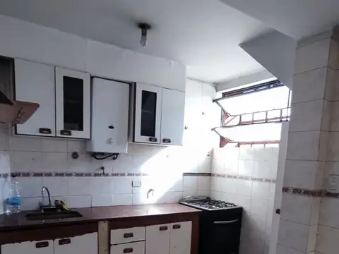 Local 170m2 en 2 Plantas Apto Rubros Vs