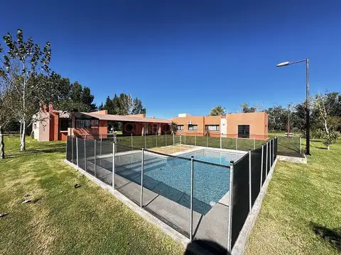 Casa en Venta con 2 cocheras