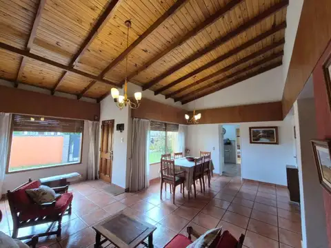 Casa en Venta con 2 cocheras