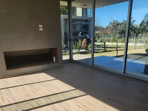 Casa en Venta en Countries y Barrios Cerrados en Berazategui, USD 245.000