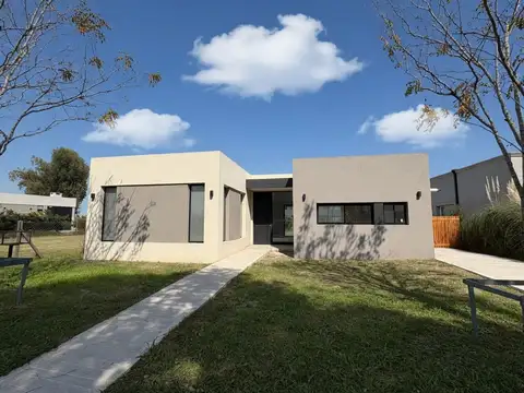 CASA EN VENTA EN SANTA EMILIA - PILAR DEL ESTE