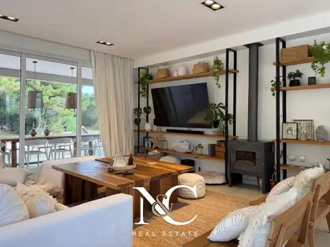 Casa en Venta con 2 cocheras