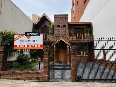 Venta de Casa LOTE PROPIO de 4 ambientes con Cochera, Jardín, Parrilla y Terraza en Caballito