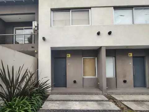 Duplex 4 ambientes - fácil salida a Acceso Oeste.