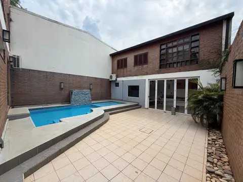 EXCLUSIVA CASA EN VENTA DE 3 DORMITORIOS