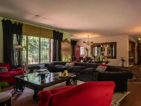 Casa en Venta con 5 cocheras