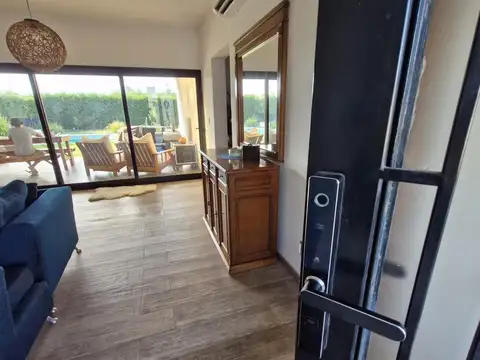 Casa 4 ambientes con 4 baños