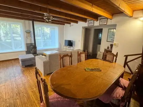 Casa 4 ambientes con 2 baños