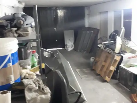 DEPÓSITO EN SUBSUELO - ENTRADA POR GARAGE PROPIO PARA 1 AUTO