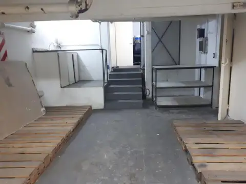 DEPÓSITO EN SUBSUELO - ENTRADA POR GARAGE PROPIO PARA 1 AUTO