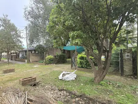 Venta / Permuta casa con pileta. Lote 440 m2 forestado y parquizado. Pueblo Esther