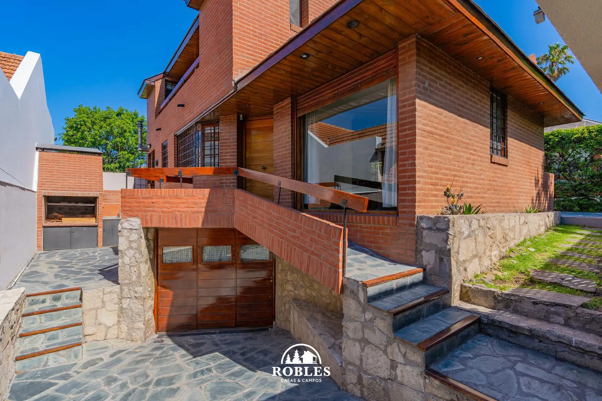Chalet en el excelente entorno del barrio Los Troncos