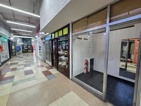 ALQUILER SOBRE AV CORRIENTES LOCAL EN GALERIA