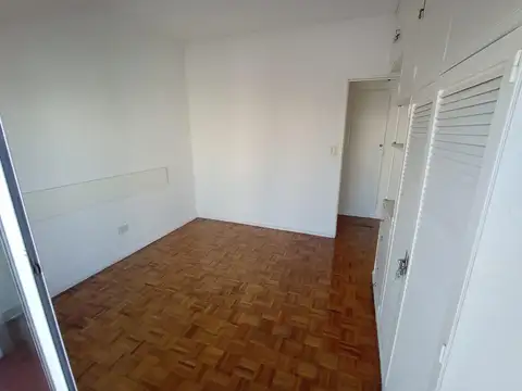 Depto. de 2 ambientes con balcón terraza y parrilla (bajas expensas)