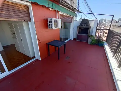 Depto. de 2 ambientes con balcón terraza y parrilla (bajas expensas)