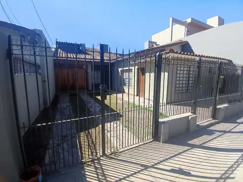 VENTA CASA 5 AMB + DEPTO AL FTE + JARDIN, S/GNECCO