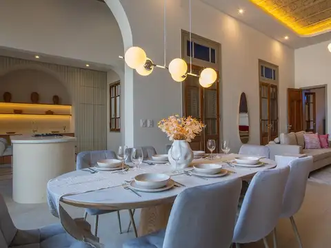 VENTA - Casa de 3 dormitorios   comodin con cochera y patio - Abasto, Rosario.