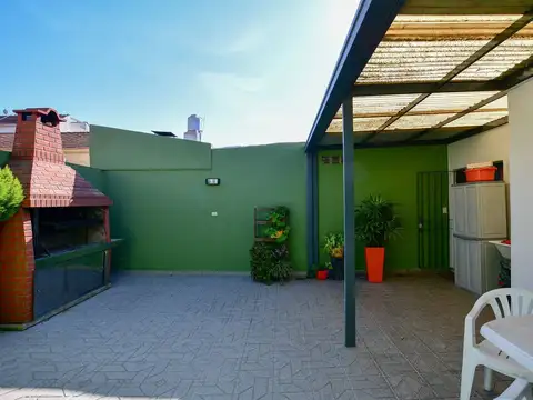 Casa 4 ambientes con 1 baño