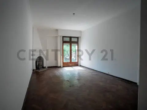 6 entre 44 y 45 600, Piso 1