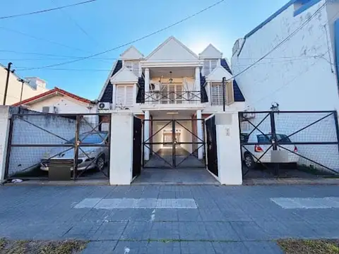 TRIPLEX 4 AMBIENTES CON COCHERA-VILLA SARMIENTO