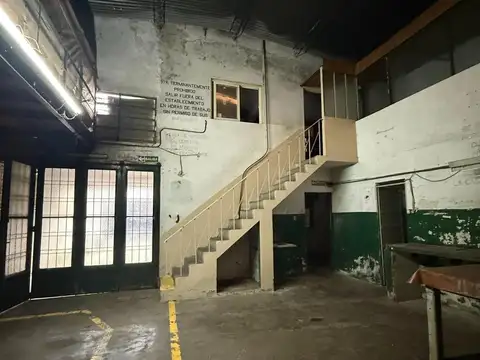 Taller. Galpón. oficinas. vivienda