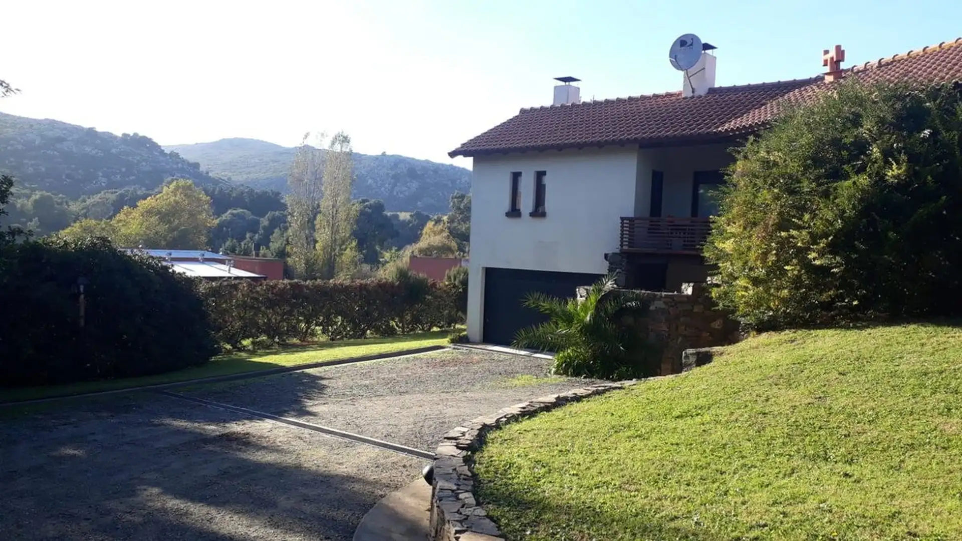 VENTA CASA DE CATEGORÍA – ZONA DON BOSCO, TANDIL