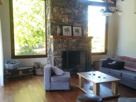 VENTA CASA DE CATEGORÍA – ZONA DON BOSCO, TANDIL