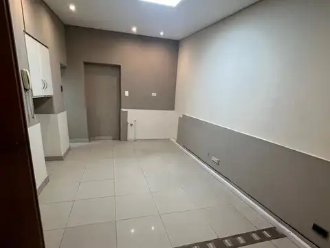 Casa 16 ambientes con 4 baños