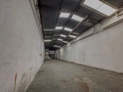 Galpon en Alquiler 8  mts Frente